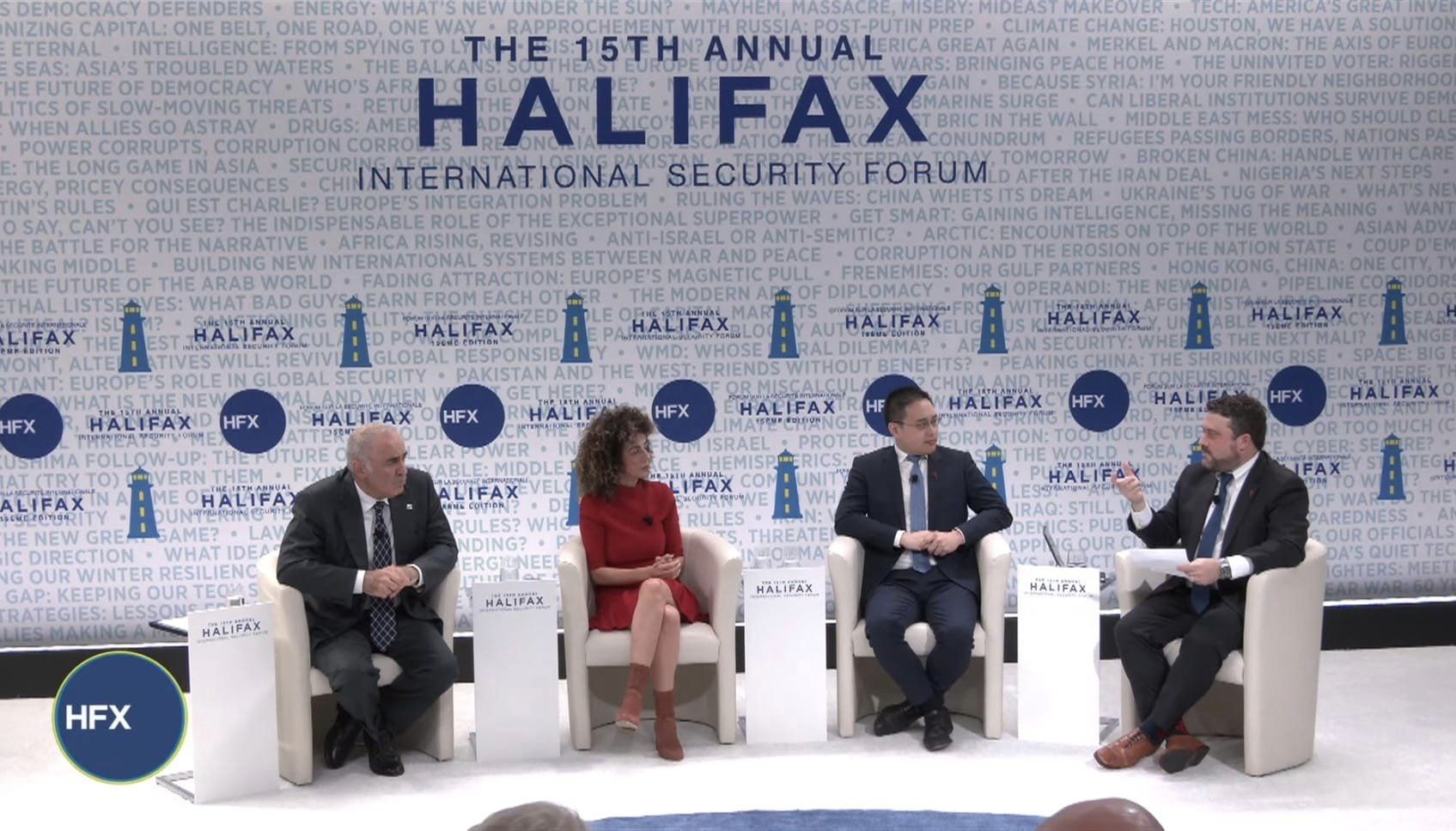 民進黨國際部主任趙怡翔(右2)於加拿大時間17日晚間受邀出席哈里法克斯國際安全論壇(Halifax International Security Forum)，擔任首位來自台灣的大會講者。(翻攝自趙怡翔臉書)