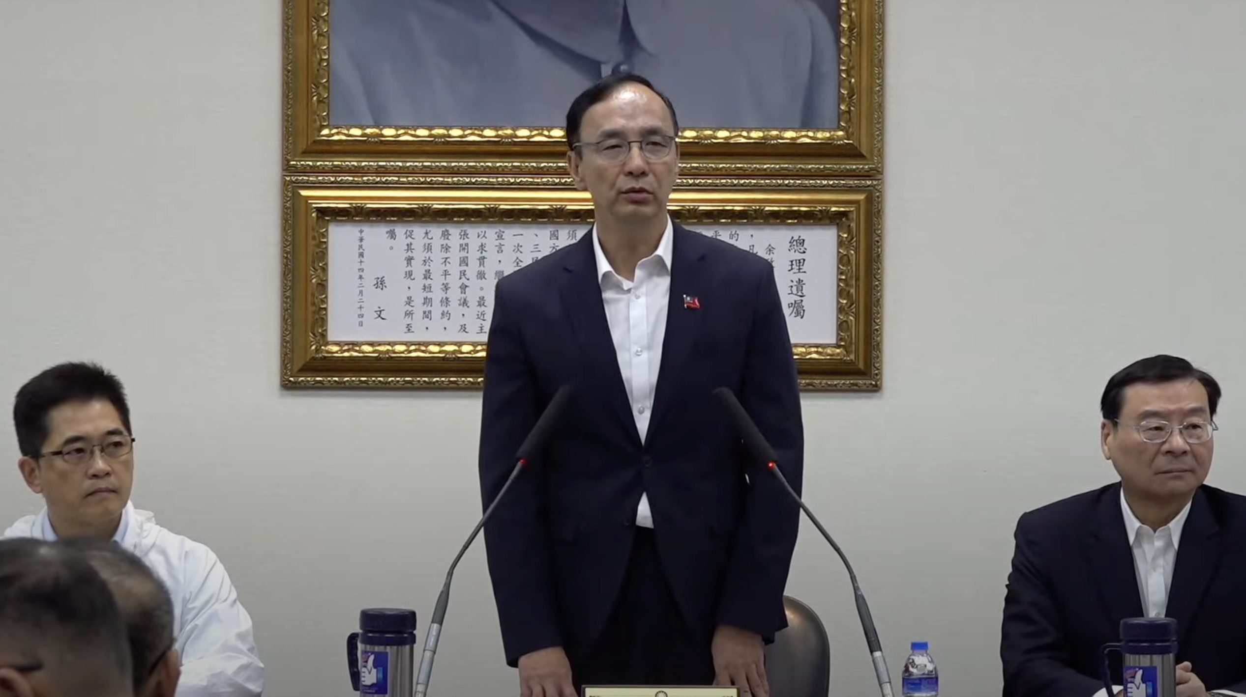 國民黨主席朱立倫19日在黨中常會中，要常委到22日再確認藍白合相關工作。(國民黨提供)
