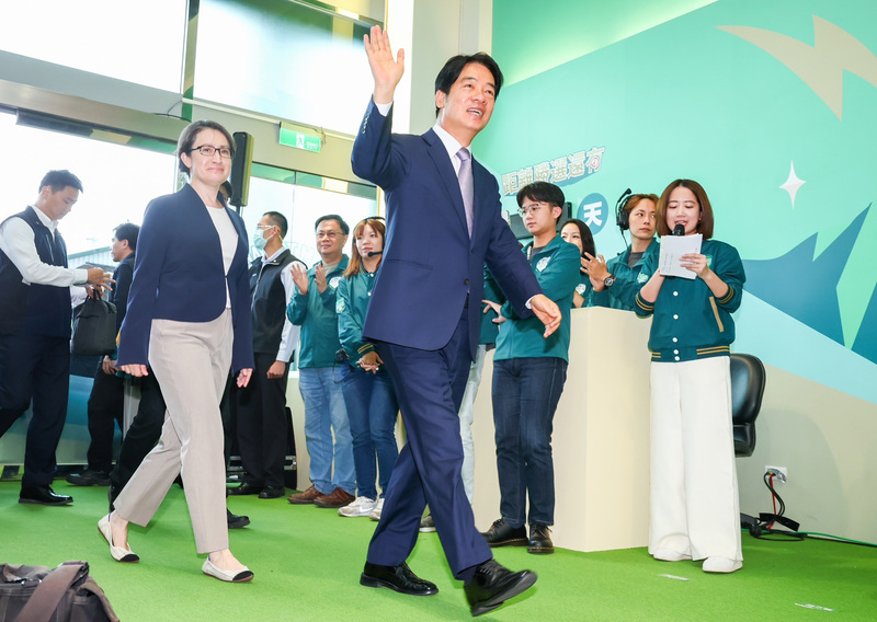 民進黨總統參選人賴清德正式宣布與前駐美代表蕭美琴搭檔投入2024總統大選。(圖：中央社)