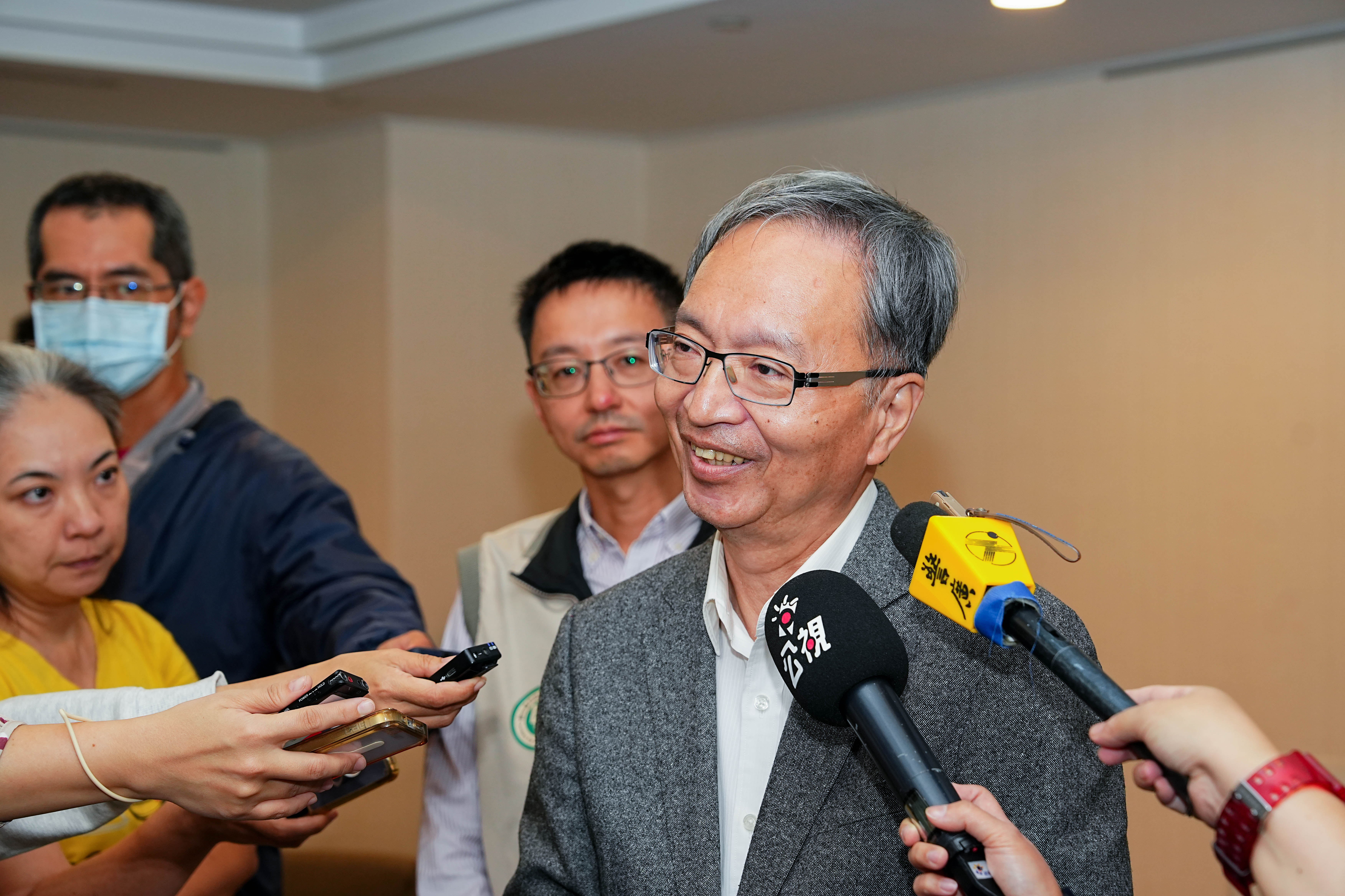薛瑞元20日視察台南登革熱防疫，宣布前進應變工作隊即日起解編。(疾管署提供)
