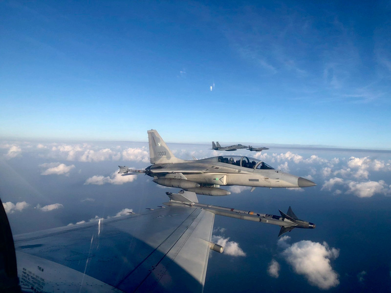 菲律賓空軍21到23日在南海和近台灣的巴丹群島（Batanes）參與菲美聯合海空巡邏，以加強與美軍聯合行動力，透過雙方合作強化區域安全。（菲國空軍提供） (圖：中央社)
