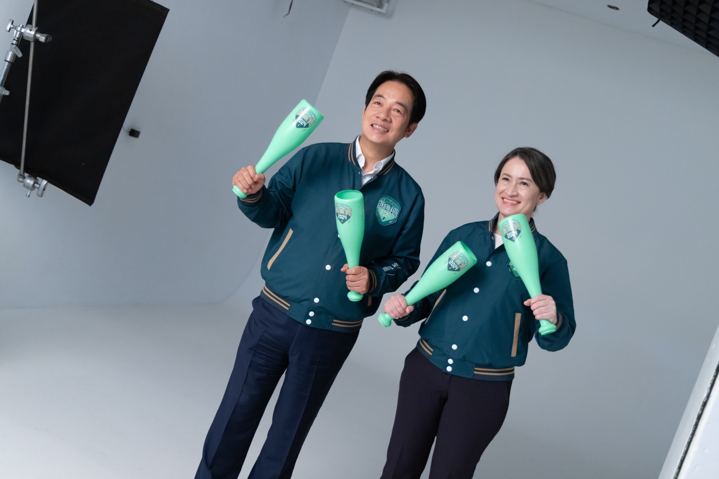 民進黨總統、副總統參選人賴清德與蕭美琴22日拍攝競選定裝照。(賴清德競總提供)
