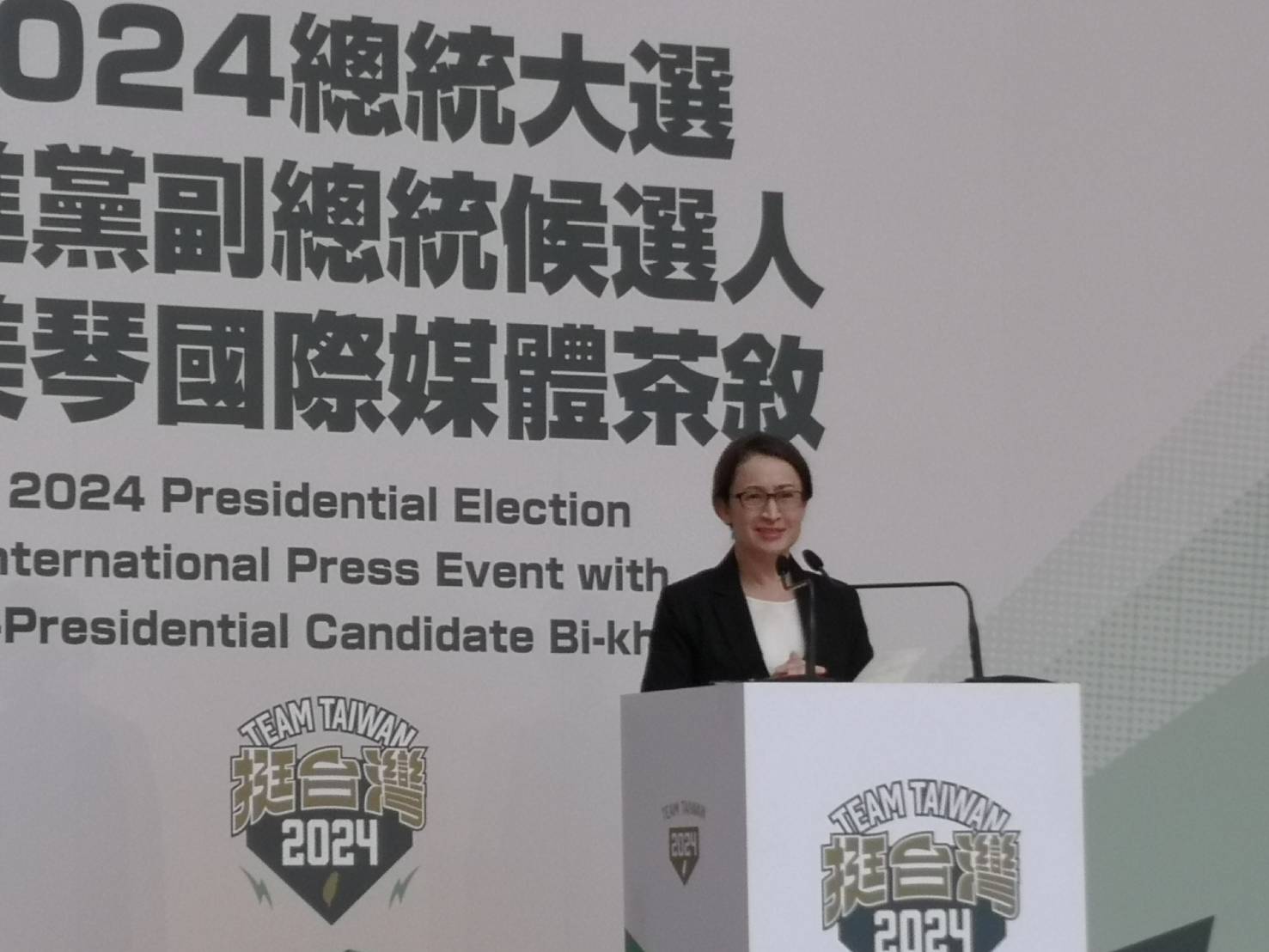 民進黨副總統參選人蕭美琴23日與國際媒體茶敘、 (劉玉秋 攝）