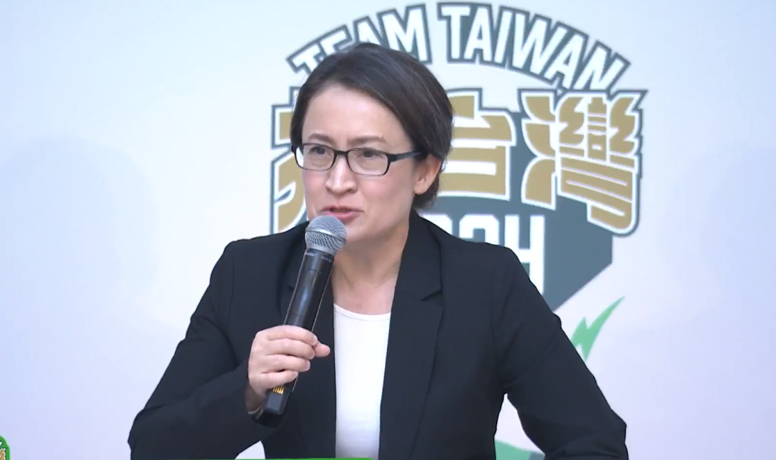 民進黨副總統參選人蕭美琴國籍問題遭質疑，民進黨表示，蕭美琴從未放棄我國國籍。(翻攝民進黨直播)