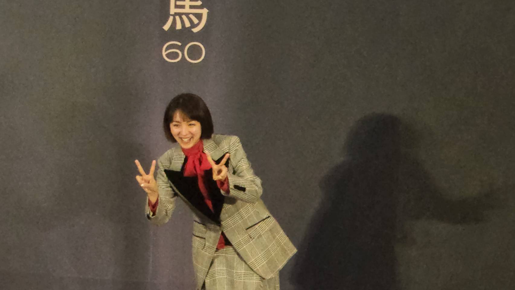 第三次造訪寶島的日本女星滿島光23日與台灣媒體見面，一出場就展現親和力，笑容滿面，還會擺出可愛的姿勢，讓攝影師拍個夠。(江昭倫 攝)