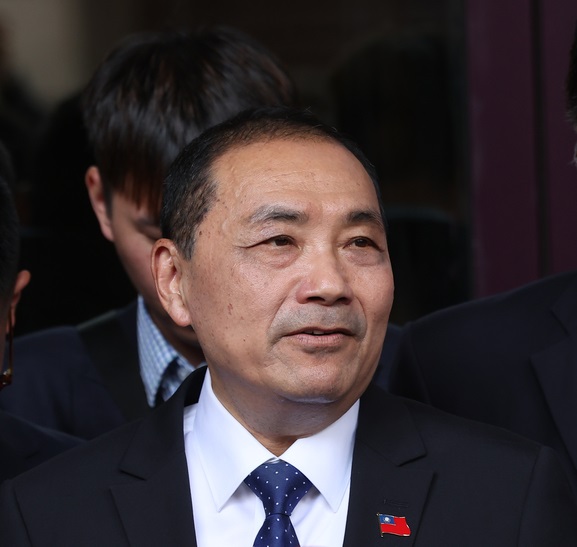 國民黨總統參選人侯友宜1日晚間上電視專訪表示，當兩岸穩定下來，風險也降低，我們的軍備和義務役就可以適度調整。(圖：中央社)