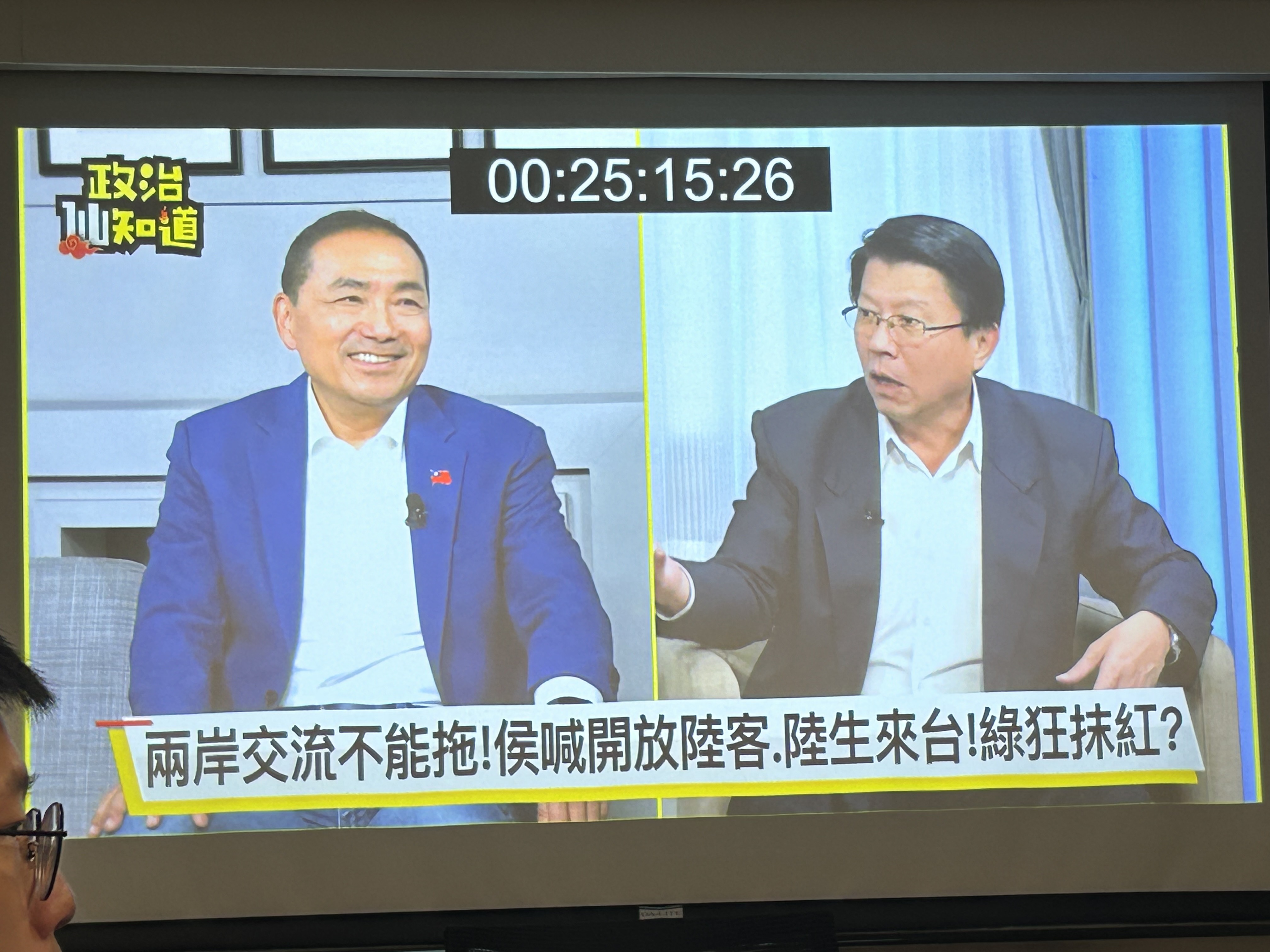 國民黨總統參選人侯友宜今天(30日)上「政治仙知道」網路節目錄影。(趙婉淳 攝)