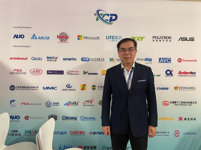 長期致力淨零排碳與防災工作的氣象專家彭啟明將出任新政府的環境部長，成為內閣人事的大黑馬。圖為時任台灣氣候聯盟秘書長彭啟明赴第28屆聯合國氣候變遷大會(COP28)。資料照片。 (圖：中央社)