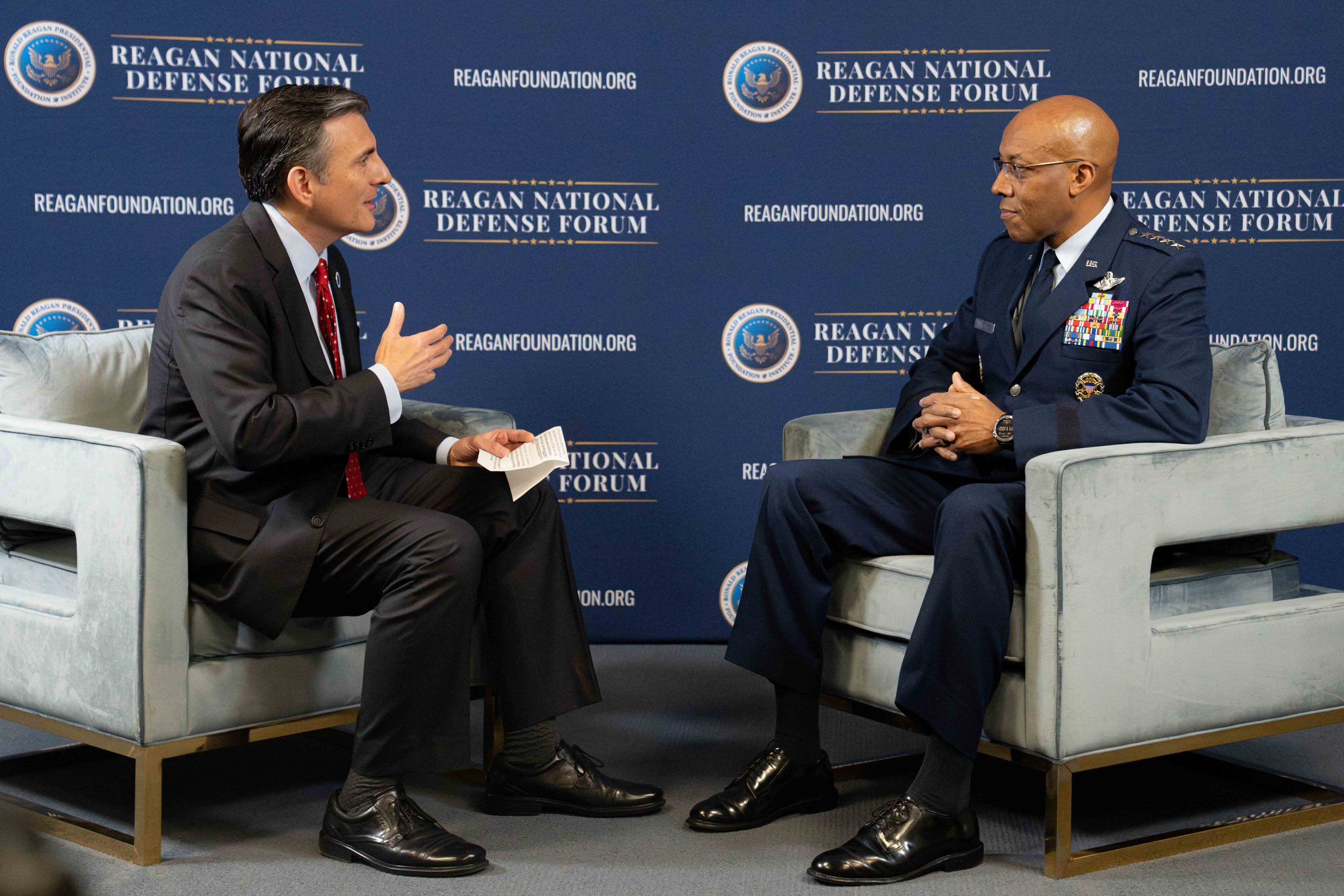 美國參謀首長聯席會議主席布朗(Charles Brown)3日在「雷根國防論壇」，接受「福斯週日新聞」訪問。(圖:@thejointstaff)