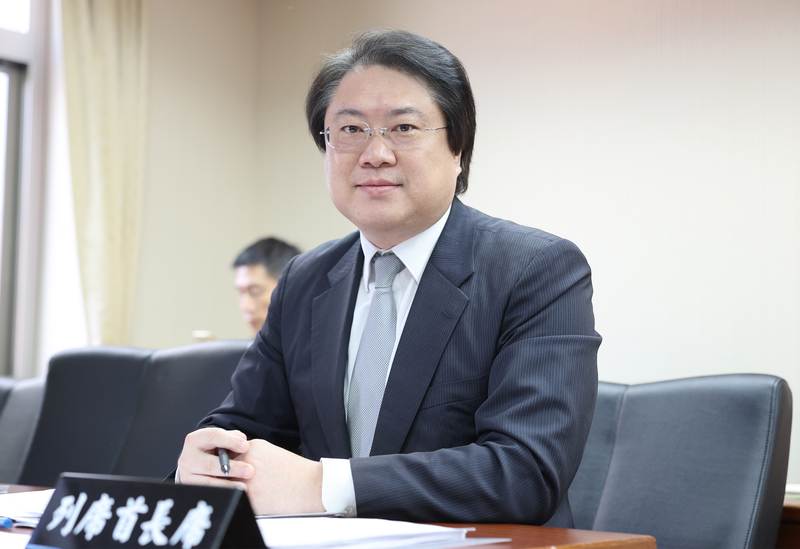 網傳民眾遭情治機關監聽資料，最高檢察署指是境外勢力的認知作戰。內政部長林右昌7日上午在立法院受訪表示，認知作戰就是三分真七分假，呼籲民眾審慎思辨，勿受相關訊息的影響，確保大選順利進行。(圖：中央社)