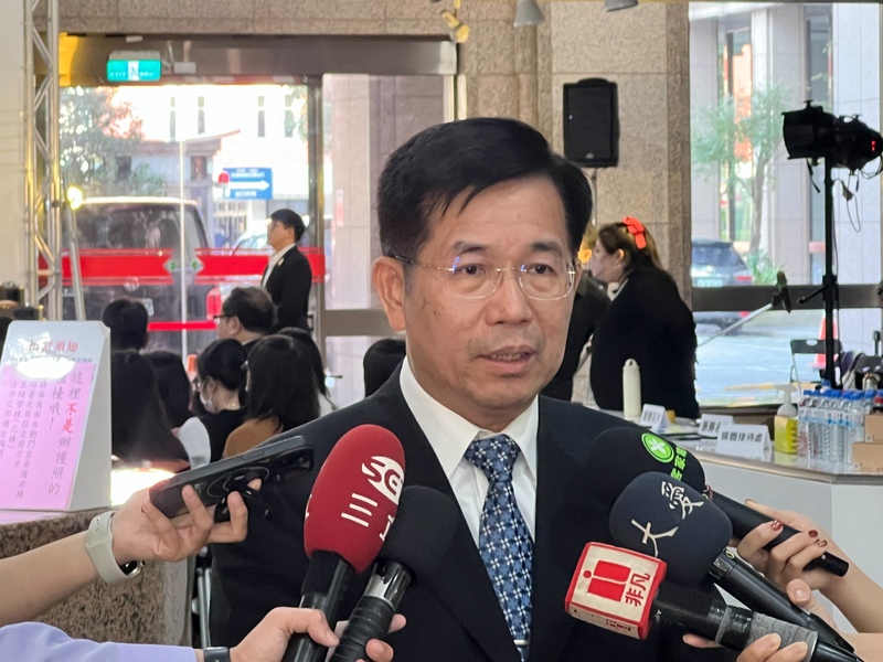 有教師批108高中課綱大量刪減文言文成「無恥」課綱，教育部長潘文忠8日受訪表示，108課綱、教育部從未廢棄禮義廉恥，課綱是引導學生於議題中思辨，能於生活中實踐禮義廉恥。(圖：中央社)