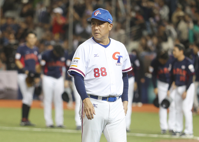 2023亞洲棒球錦標賽台灣隊8日在台北大巨蛋面對日本以0比1吞下本屆賽事首敗，總教練郭李建夫（圖）賽後受訪表示，10局下半的推進沒有做好是關鍵。中央社記者張新偉攝　112年12月8日 (圖：中央社)
