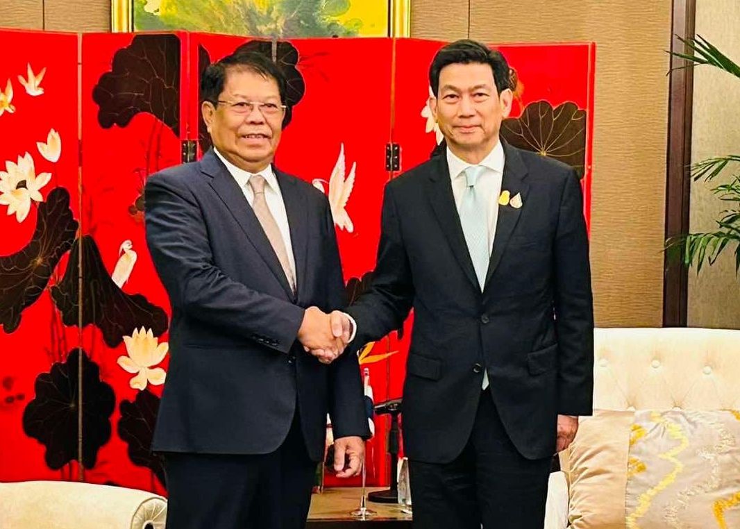 緬甸外交部長丹穗(Than Swe,左)和泰國外交部長班普里(Parnpree Bahiddha-Nukara)，在中國舉辦「瀾滄─湄公合作會議」期間進行雙邊會談。 (圖:緬甸外交部)