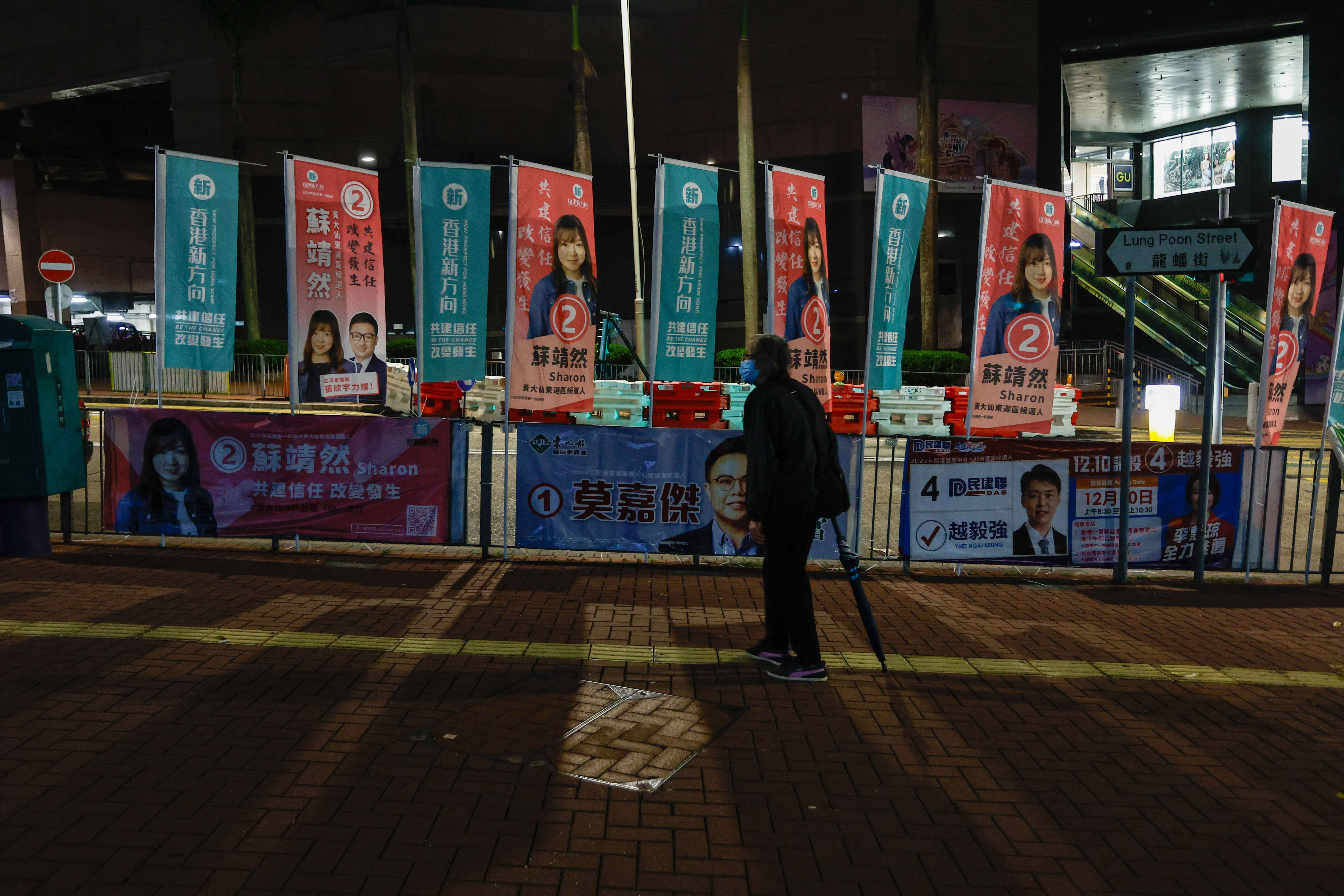 香港10日舉行「愛國者治港」下的首次區議會選舉，投票率僅27.5%。(資料照片：AFP)