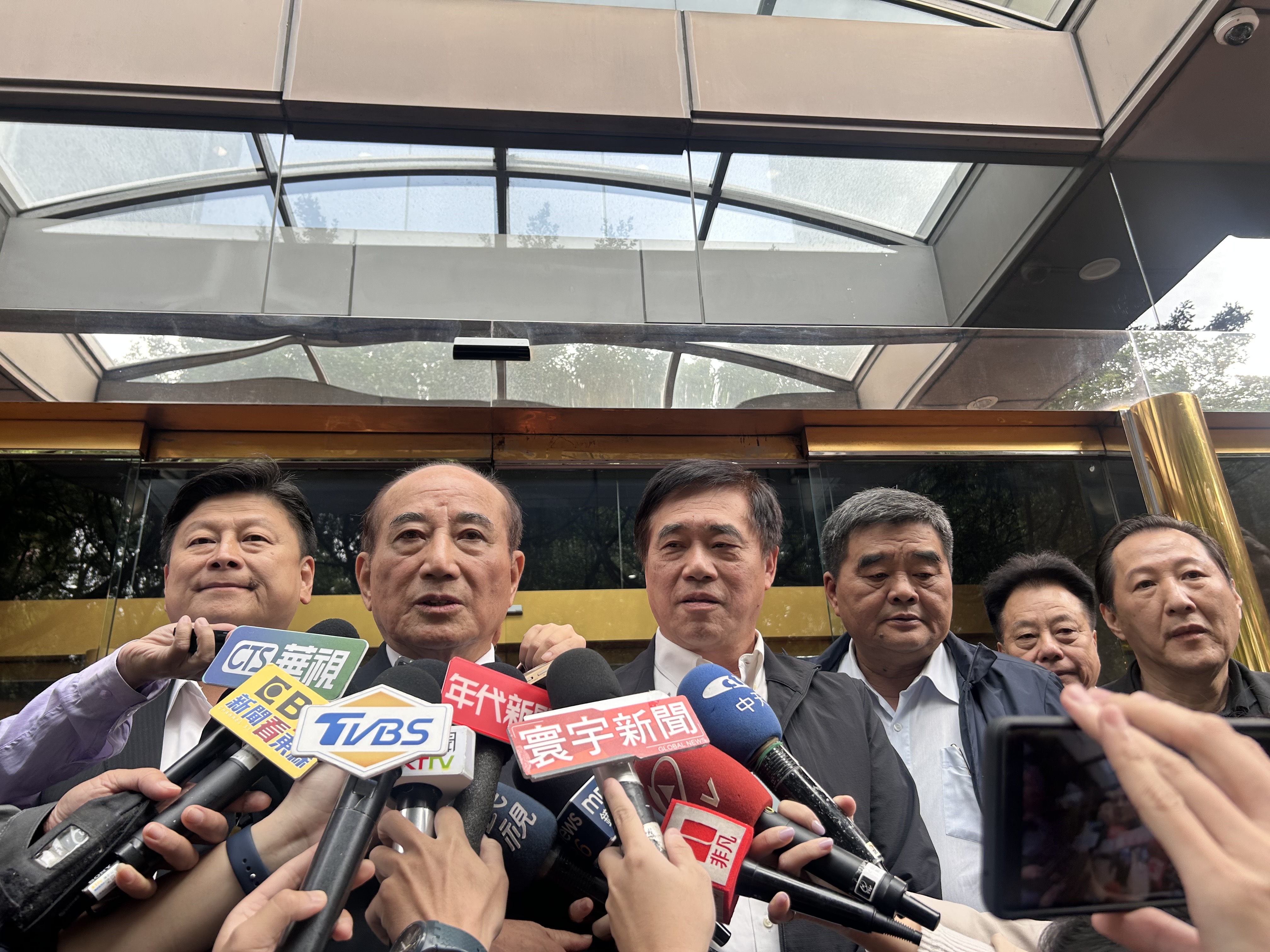 選戰倒數，前立法院長王金平為促成本土藍大團結，今天(12日)邀集「挺郭派」地方人士餐敘。(趙婉淳 攝)