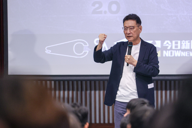 「政治進入大學2.0–青年與副總統候選人座談」活動13日晚間邀請國民黨副總統參選人趙少康參與，趙少康向現場師生分享從政經歷與國家政策願景。(圖：中央社)