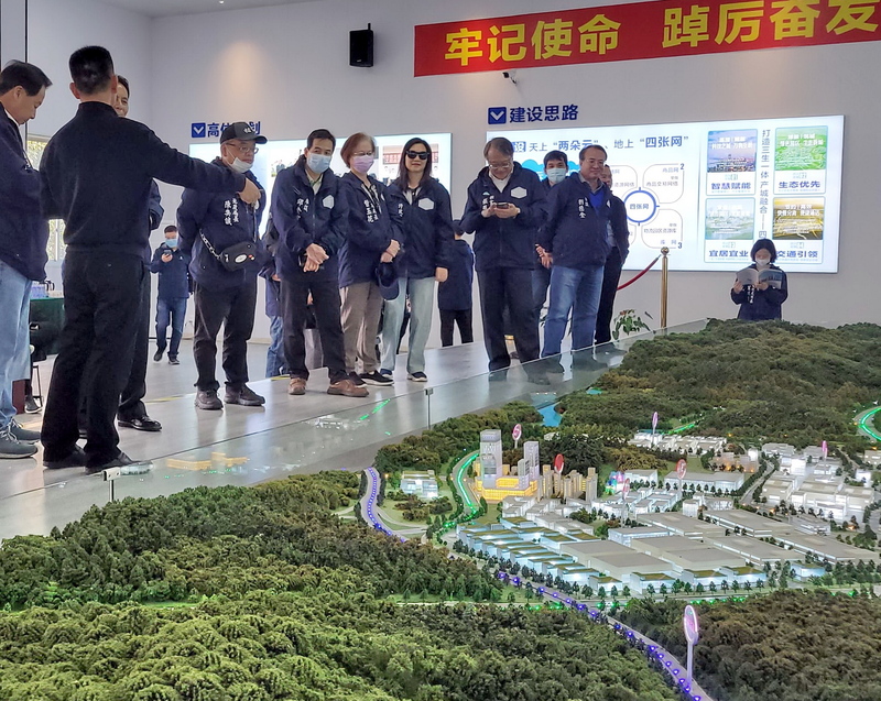 連江縣長王忠銘13日率團前往中國大陸福州市交流，參訪現代物流城指揮部、連馬慢病健康管理腫瘤防治醫療中心等。（連江縣政府提供）(圖：中央社)