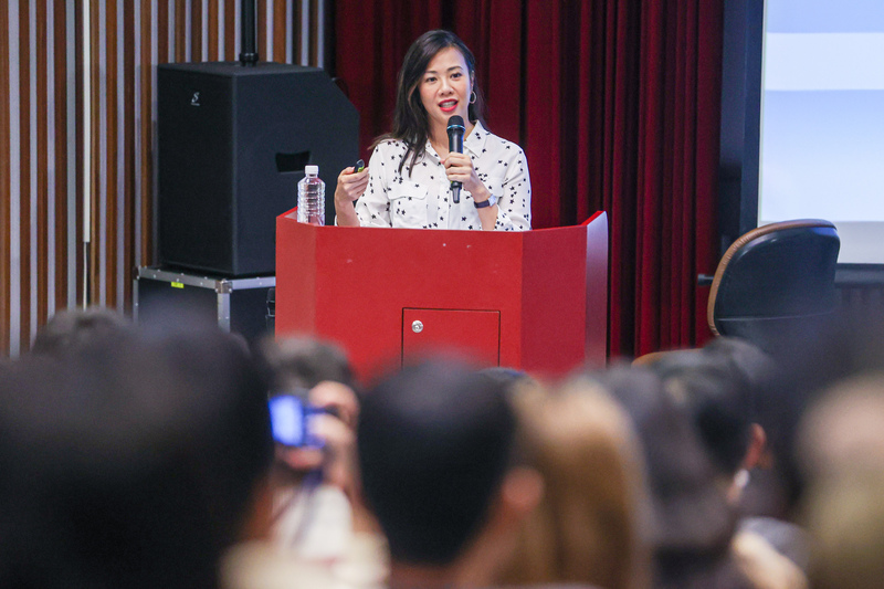 台灣民眾黨副總統候選人吳欣盈15日應邀出席「政治進入大學2.0–青年與副總統候選人座談」活動並發表演講，暢談對國家的政策願景。(圖：中央社)