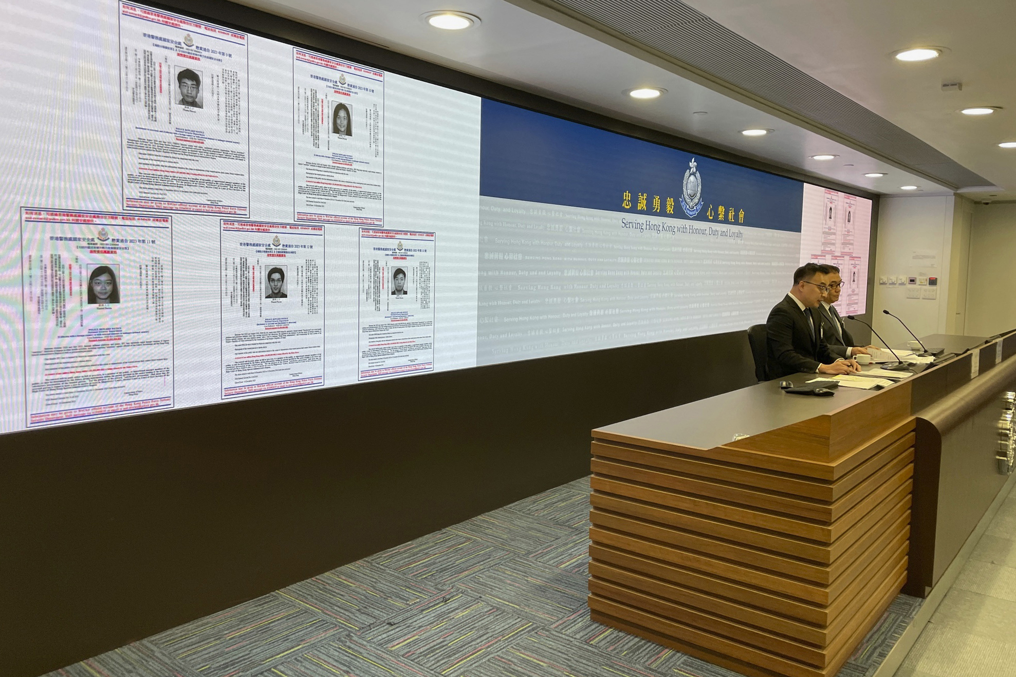 香港警方14日提出第二批懸賞，鄭文傑、許穎婷、邵嵐、霍嘉誌、蔡明達等5名流亡海外港人，每人懸賞100萬港元(12.8萬美元)。(美聯社/達志影像)