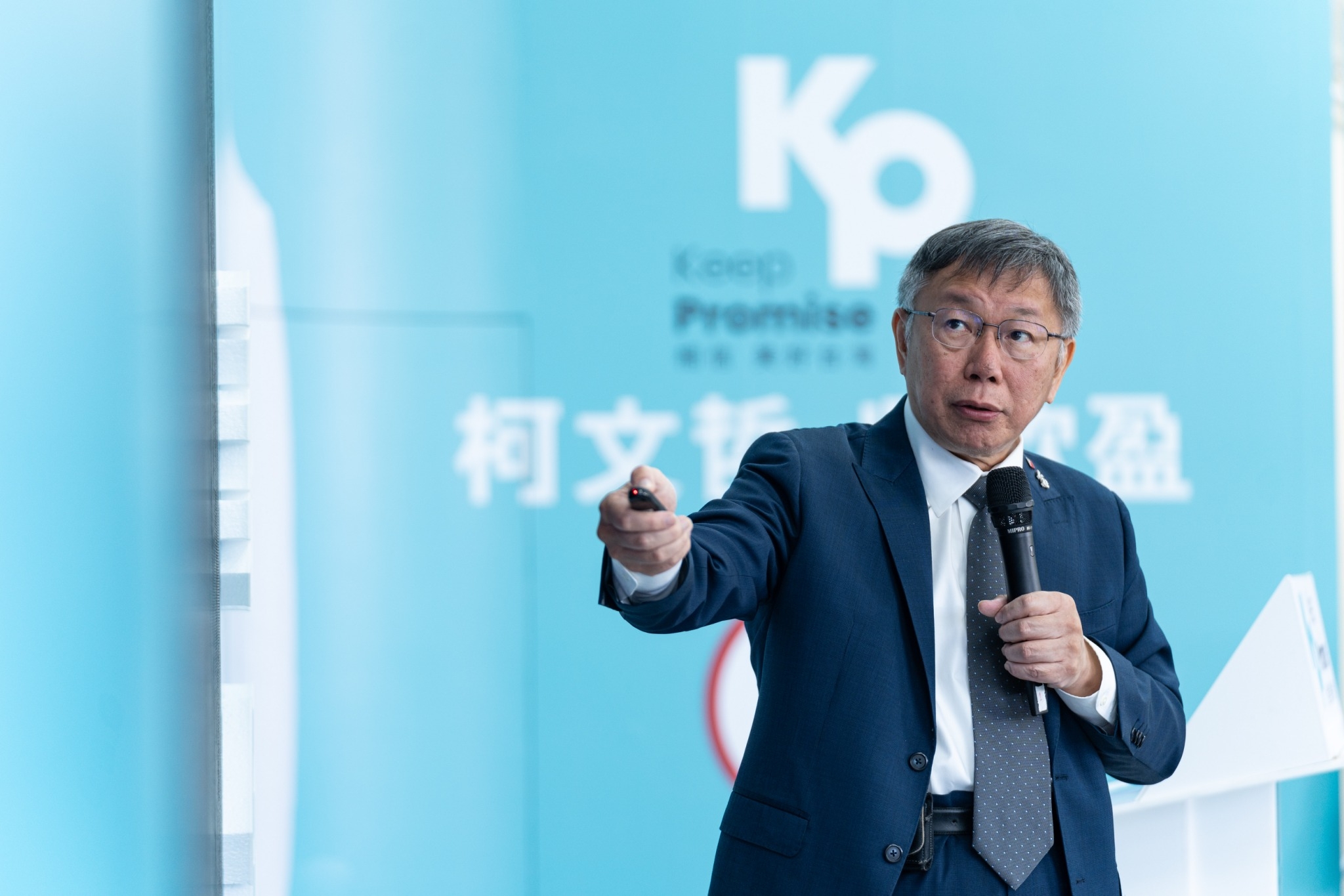 民眾黨總統候選人柯文哲19日召開國家治理記者會，提出六大政見。(民眾黨提供)