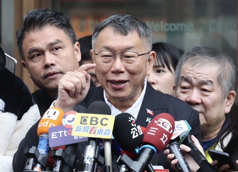 民眾黨總統候選人柯文哲近日遭指農地違規使用，他21日受訪表示，農地是近兩年才作為遊覽車停車場，不過他會補繳所得稅，捐出租金所得也沒問題。(圖：中央社)