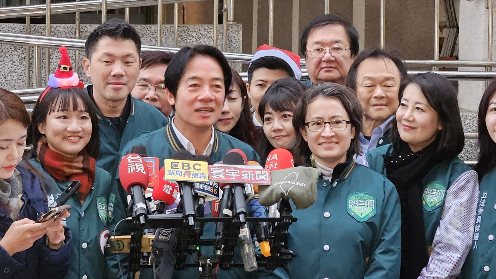 民進黨總統候選人賴清德諷國民黨總統候選人侯友宜說中華民國憲法是護國神山鄉愿且不可信。(歐陽夢萍 攝)