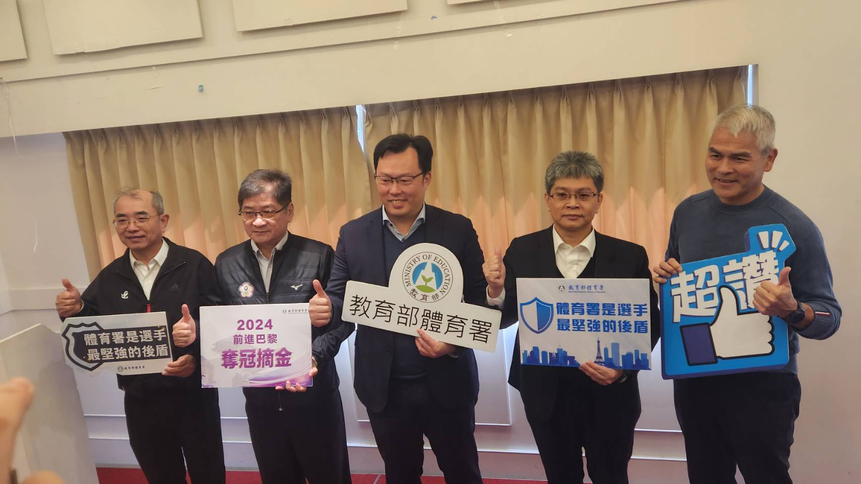 體育署長鄭世忠26日率各級主管與媒體餐敘，說明2024巴黎奧運後勤支援部署狀況。(江昭倫 攝)