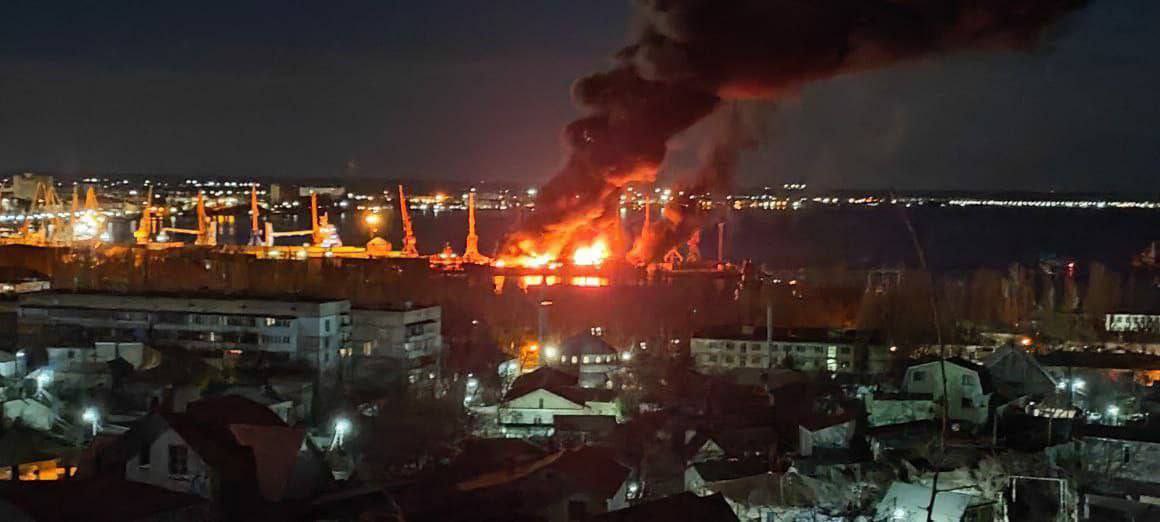 烏克蘭軍方表示，俄羅斯黑海艦隊的新切爾卡斯克(Novocherkassk)大型登陸艦遭烏空軍摧毀。(X平台/@bordoni_russia)