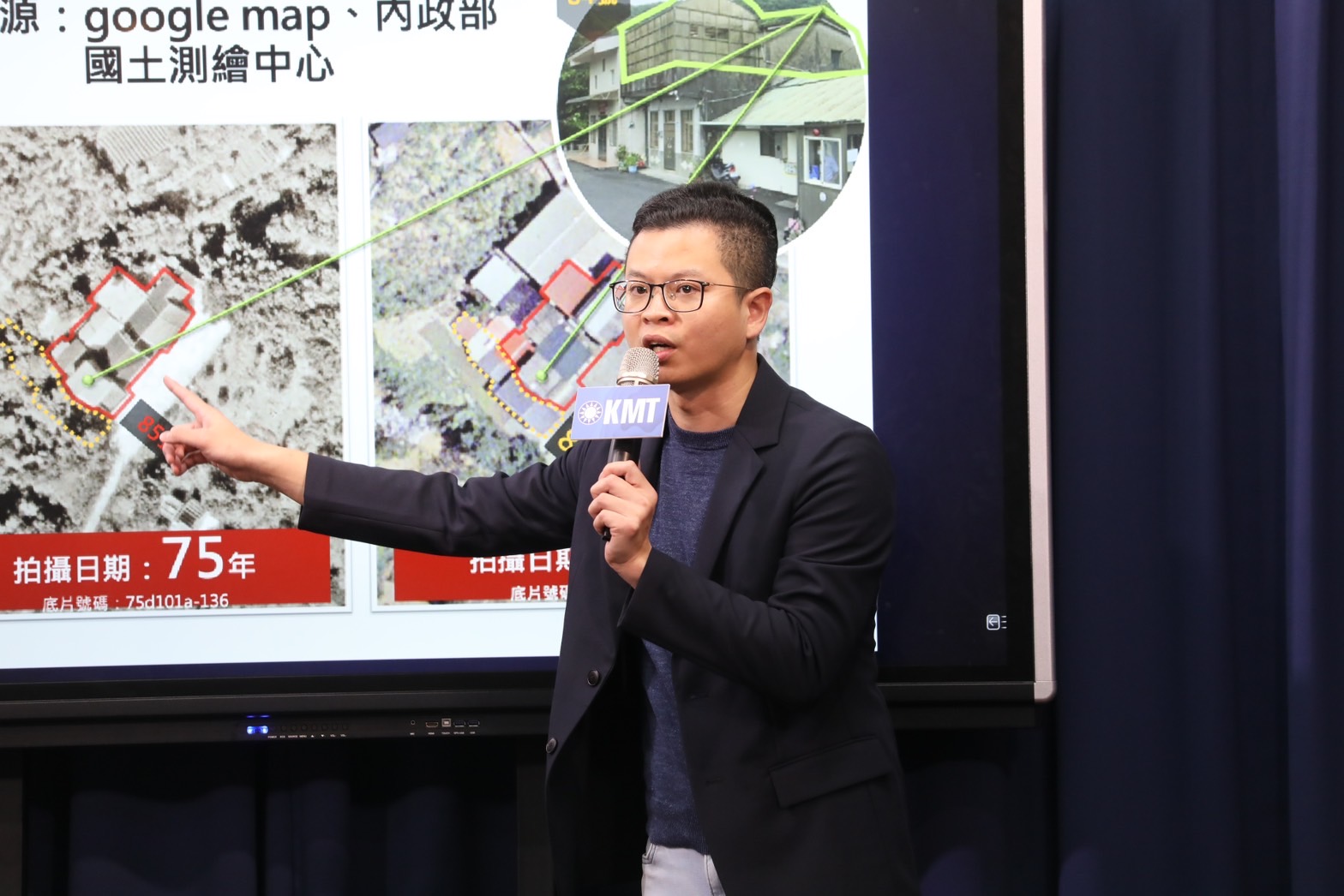 國民黨2024競選平台總發言人凌濤26日拿出內政部、農業部航測圖，指民進黨總統候選人賴清德萬里老家違法增建。(國民黨提供)