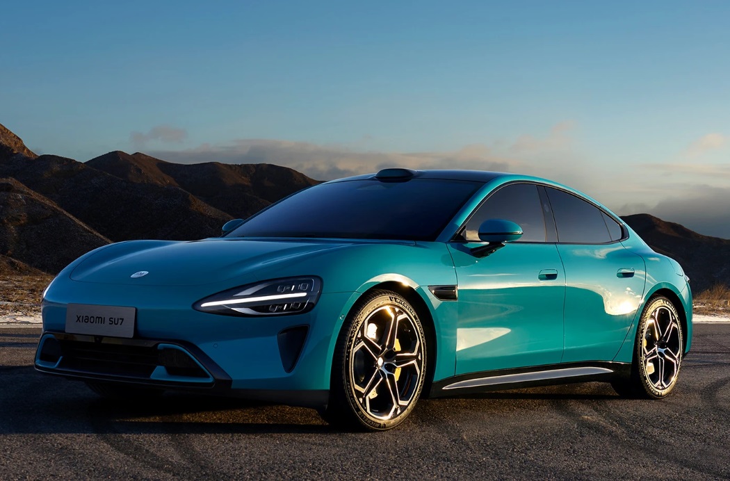 去年在中國掀起熱潮的小米電動車SU7(圖)，近日傳出在高速道路上碰撞後車輛爆燃的事故，造成3人身亡。(示意圖/擷取自小米官網)