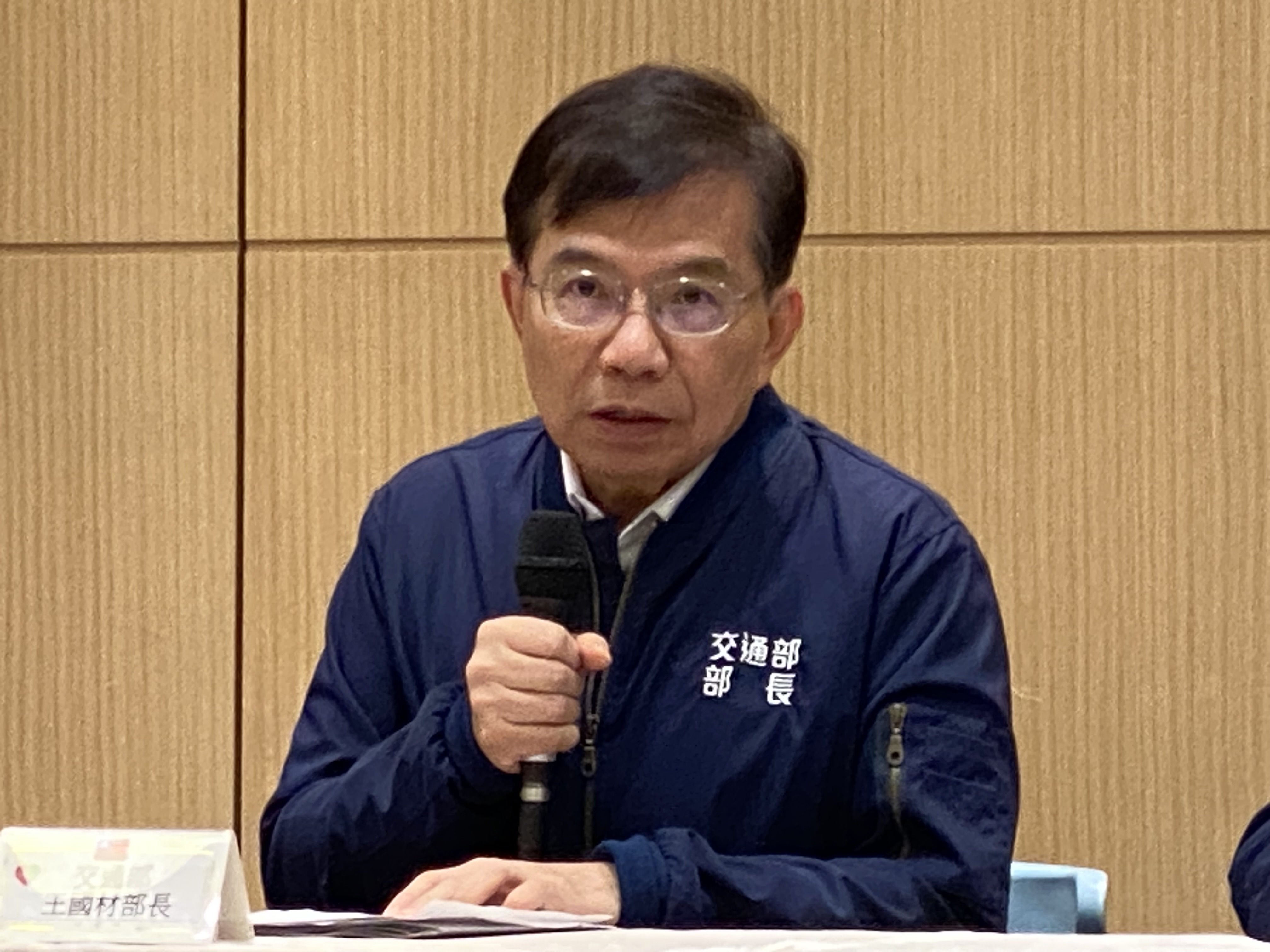 交通部長王國材28日主持最後一次交通部道安說明會。(吳琍君 攝)