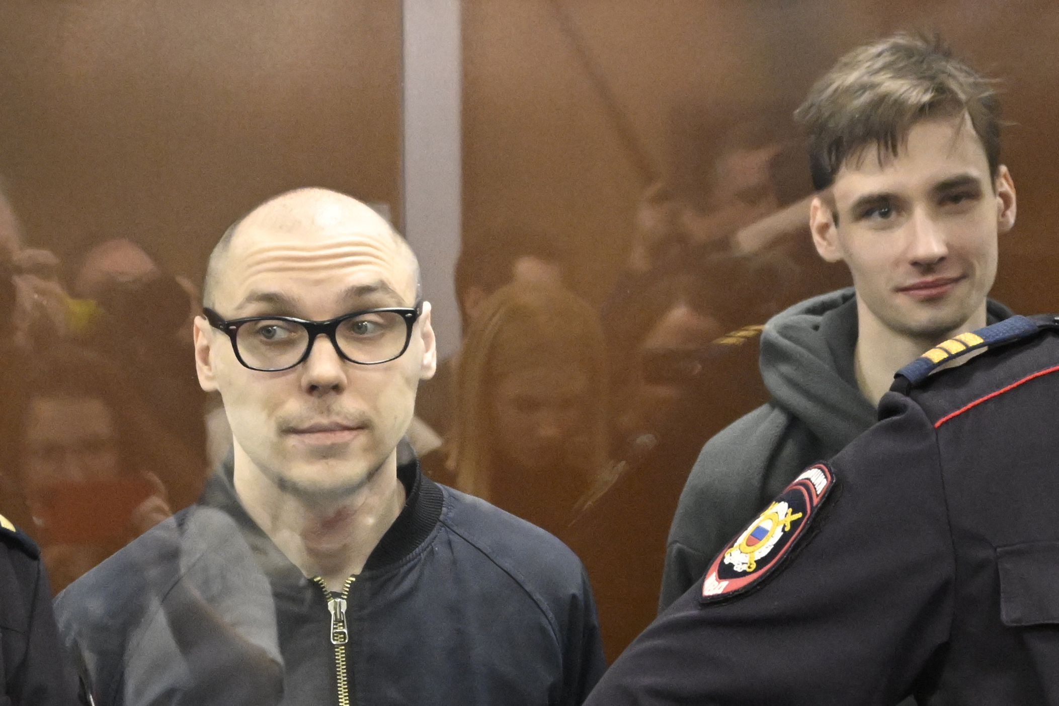 俄羅斯詩人卡馬登(Artyom Kamardin)、施托巴(Yegor Shtovba)。 (AFP)