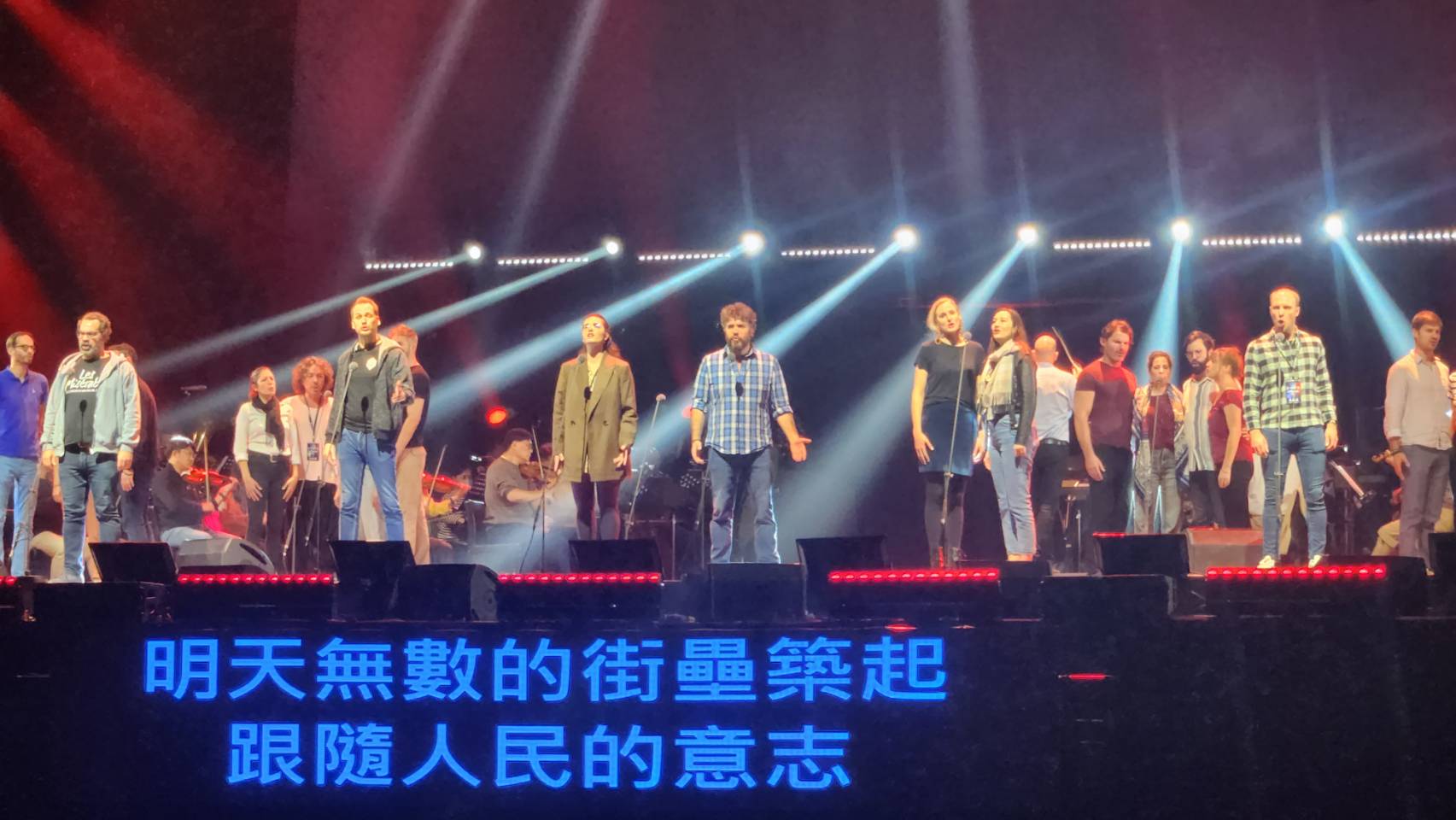 法文版音樂劇《悲慘世界》音樂會首度登台，5日彩排記者會演唱精彩片段，震撼力十足。(江昭倫 攝)
