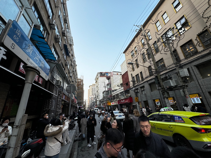 台北-上海：中國房企高層辭職減薪、地區開發商反握商機；上海民眾追劇場景巡禮、上海聽團仔很忙 episode artwork