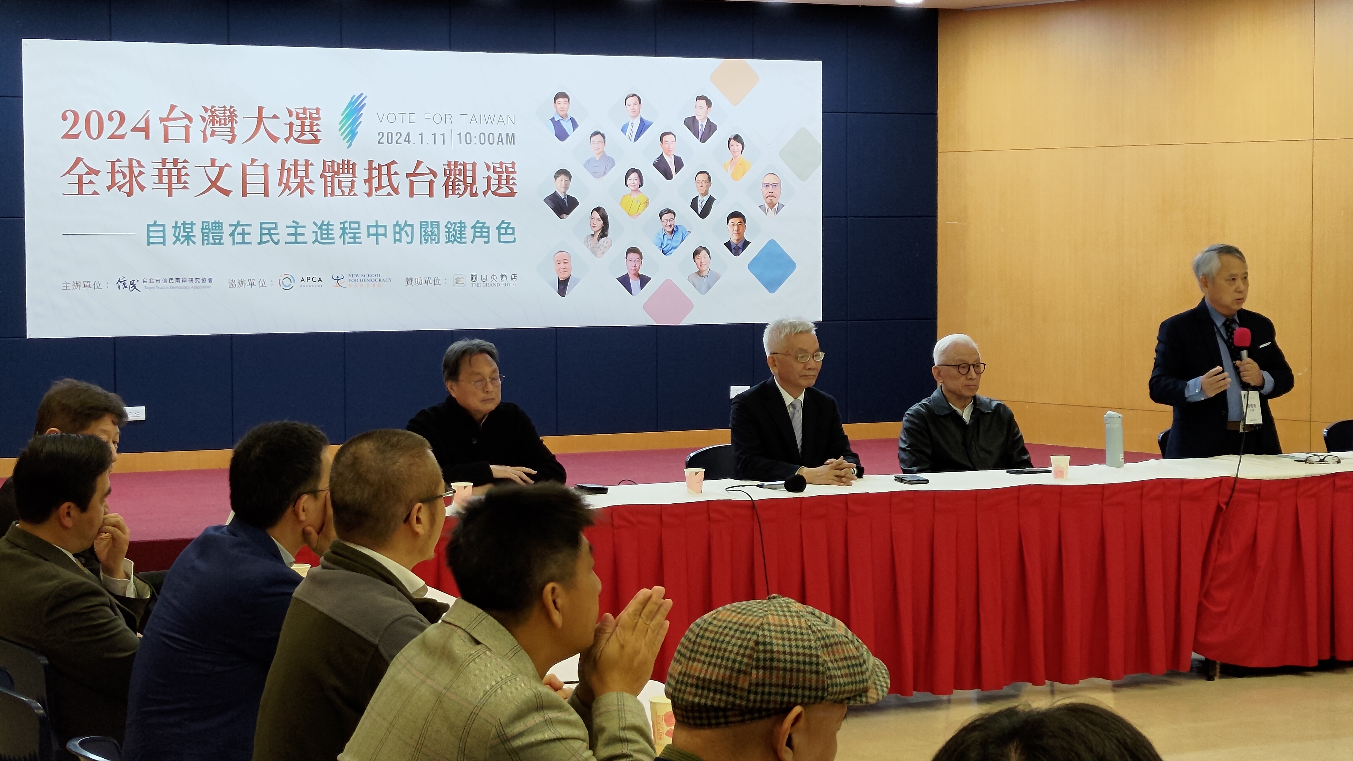 全球華文自媒體台灣大選觀選團舉辦來台記者會。(陳國維 攝)