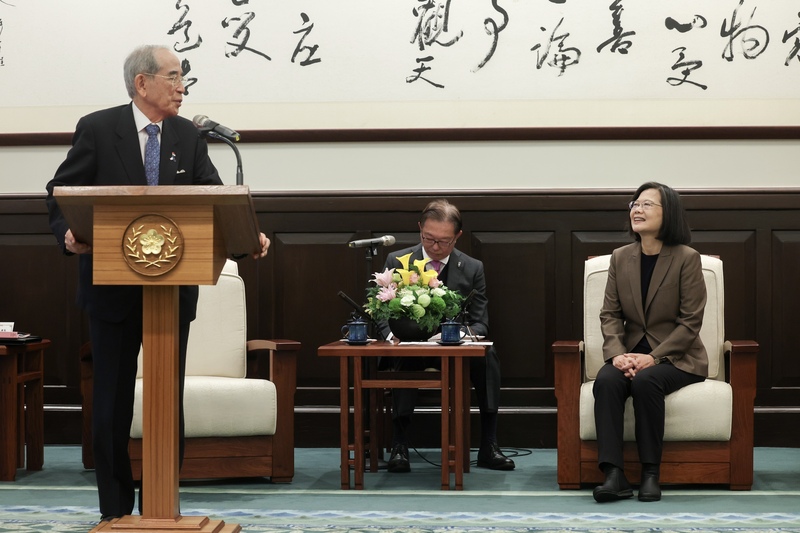 總統蔡英文14日在總統府接見日本台灣交流協會會長大橋光夫；大橋光夫致詞表示，期盼未來台日兩國能攜手，共同促進東亞地區發展，為世界和平做出努力。(圖：中央社)
