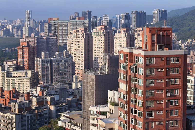 因應中央銀行升息，內政部住宅基金目前補貼各項政策性優惠房貸。(圖：中央社)