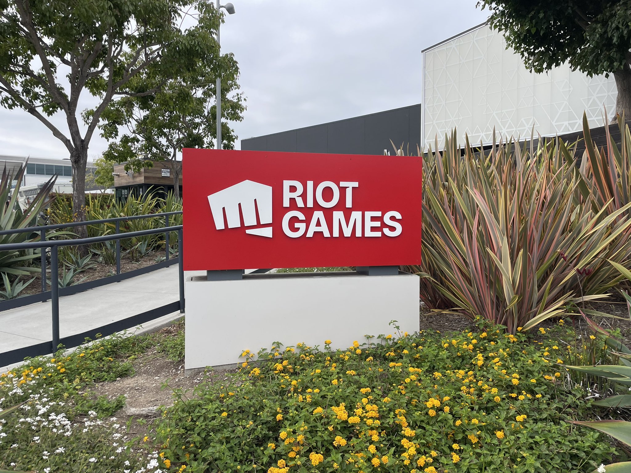 電競遊戲開發商「拳頭遊戲」（Riot Games）。 (圖:取自臉書)