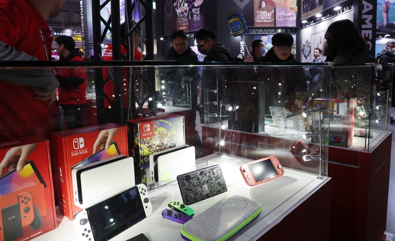 圖為日本遊戲廠商「任天堂」在2024台北國際電玩展展示的Switch遊戲機。 (圖：中央社檔案照)