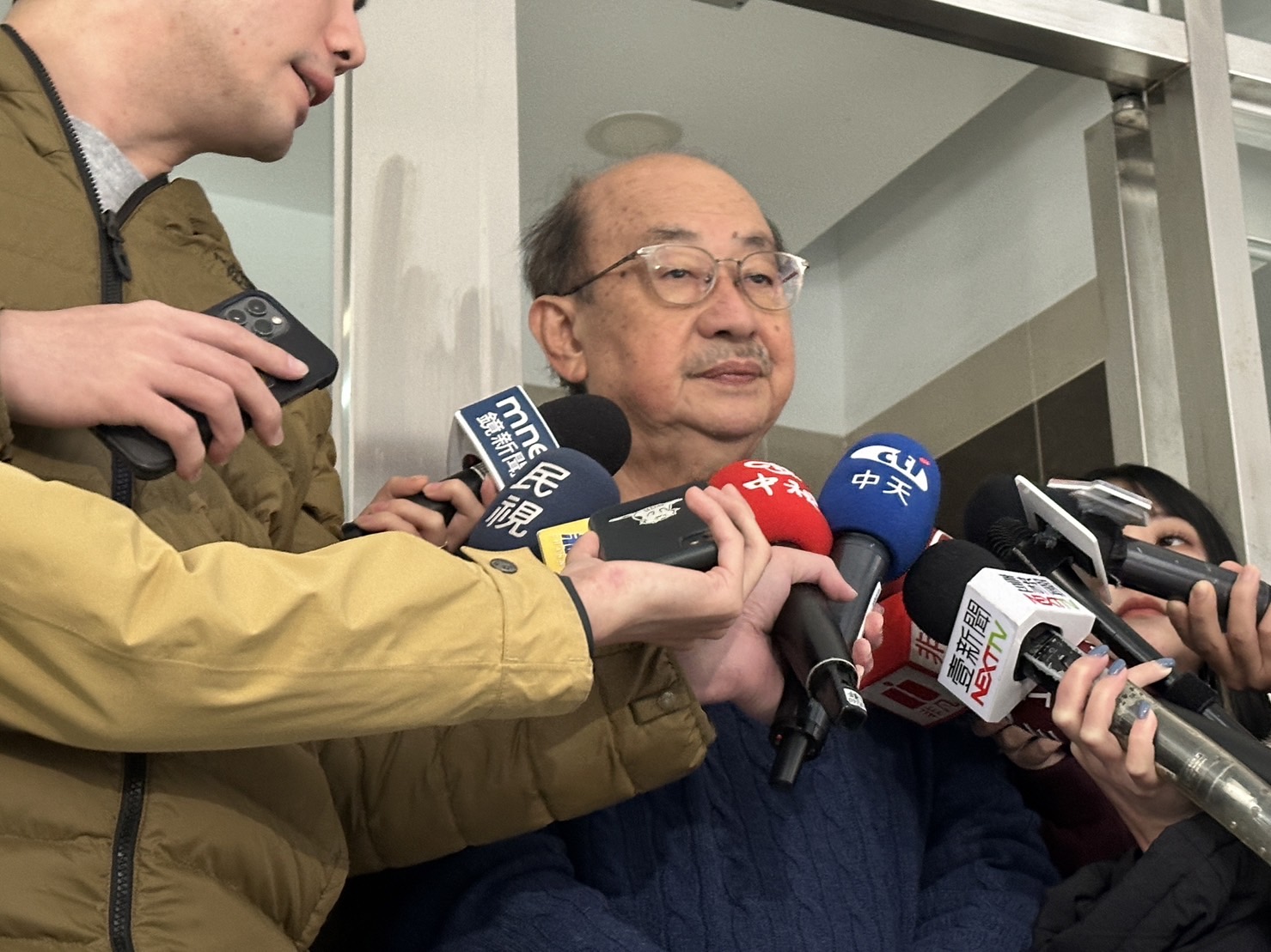 民眾黨團總召柯建銘今天(28日)接受媒體採訪。(趙婉淳 攝)