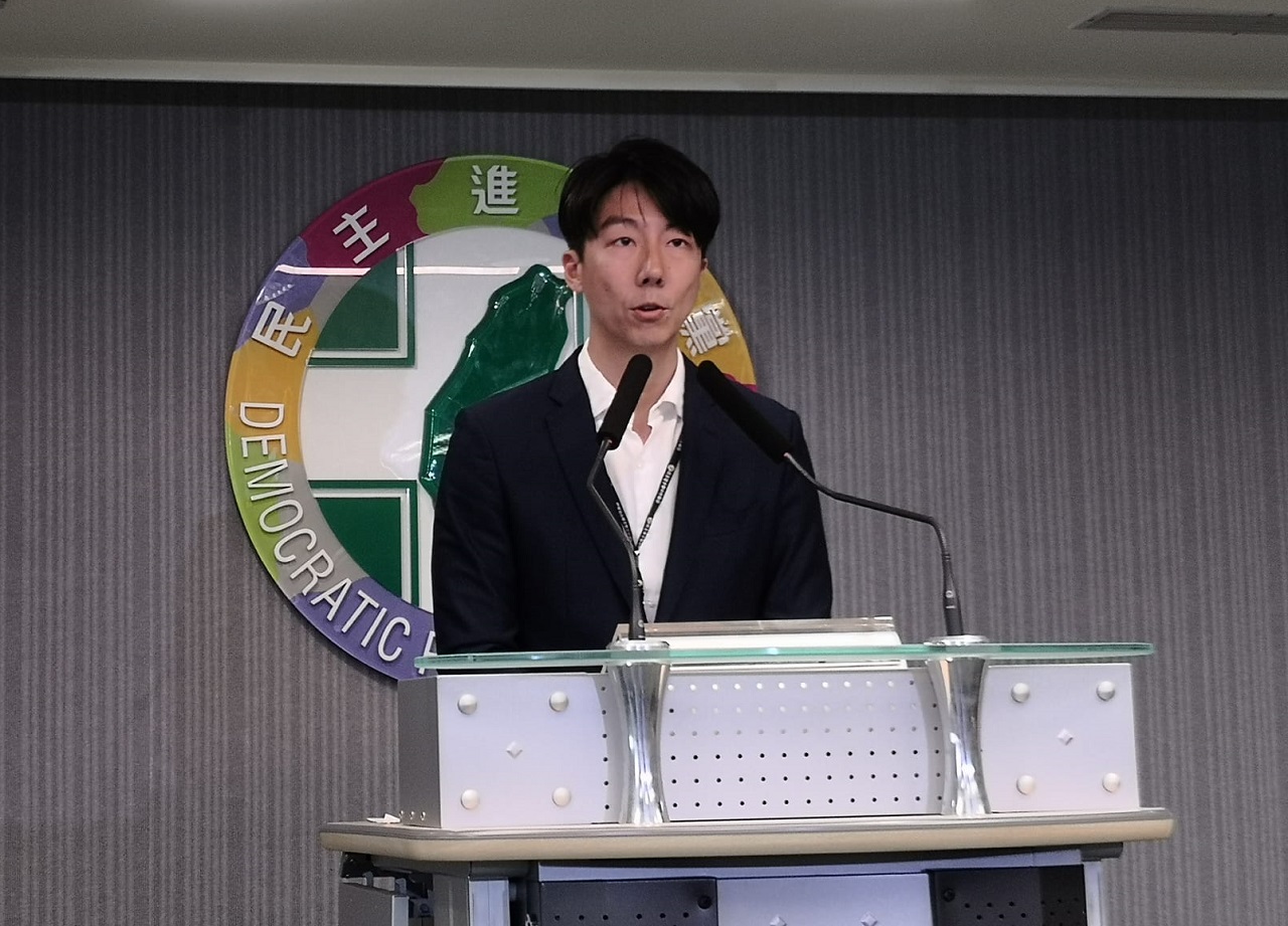 民進黨發言人吳崢表示，有關台灣的未來應由台灣人民共同決定，這是台灣人的共識。(資料照/劉玉秋 攝)