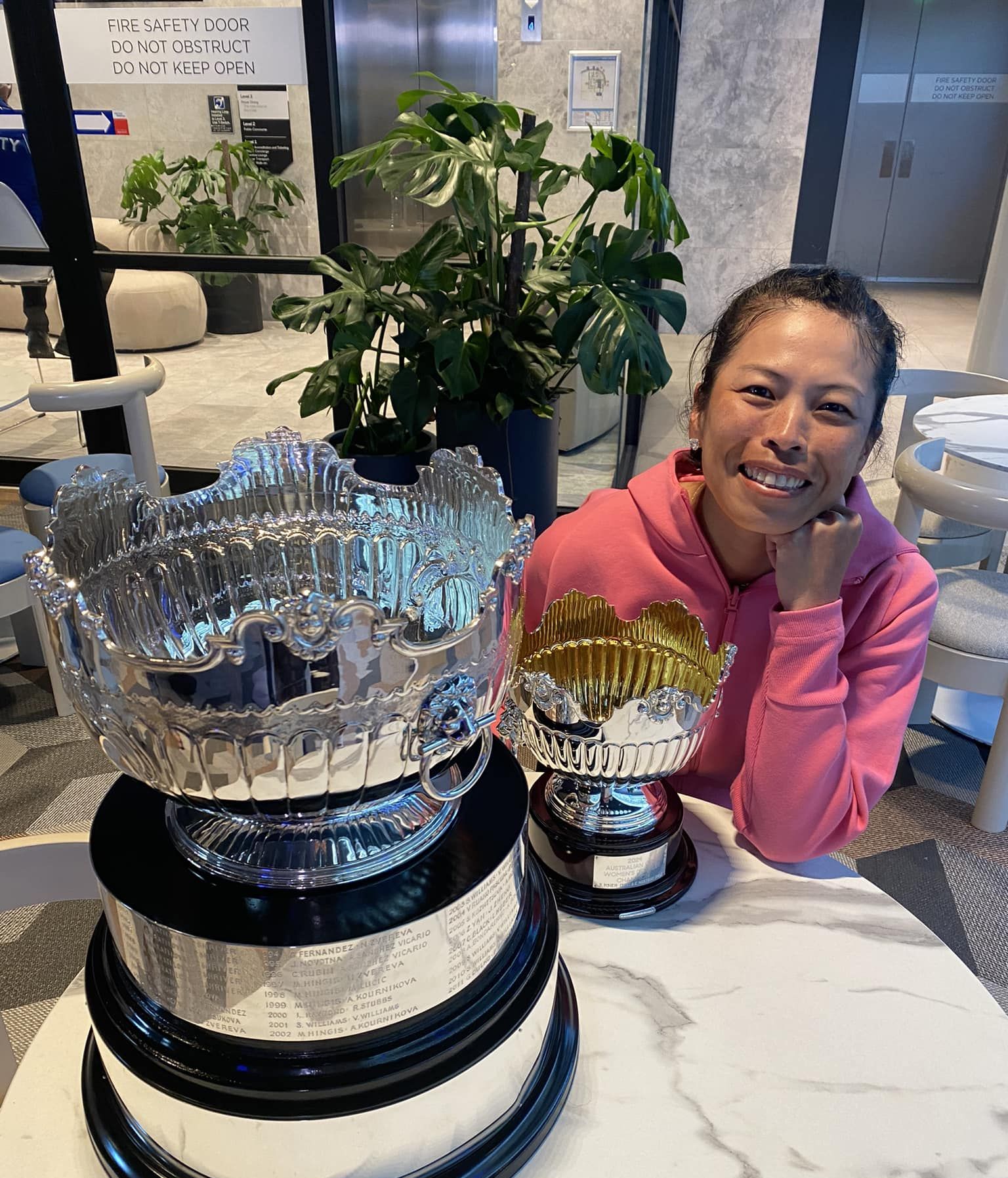 謝淑薇在澳網榮獲女雙和混雙的雙料冠軍。(謝淑薇臉書)