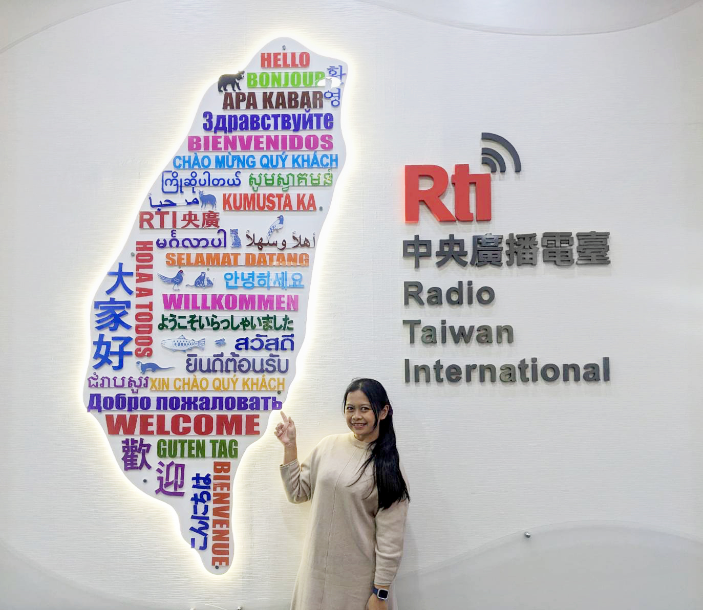 第八屆移民工文學獎獲獎者莉莉1月蒞臨央廣，接受央廣記者專訪。(陳念宜 攝)