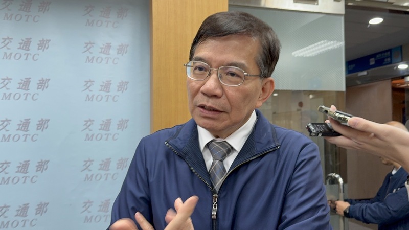 交通部長王國材今天(20日)表示，規劃罰鍰新台幣1200元以下的交通違規行為將不記點，也不開放檢舉。 (圖：中央社)