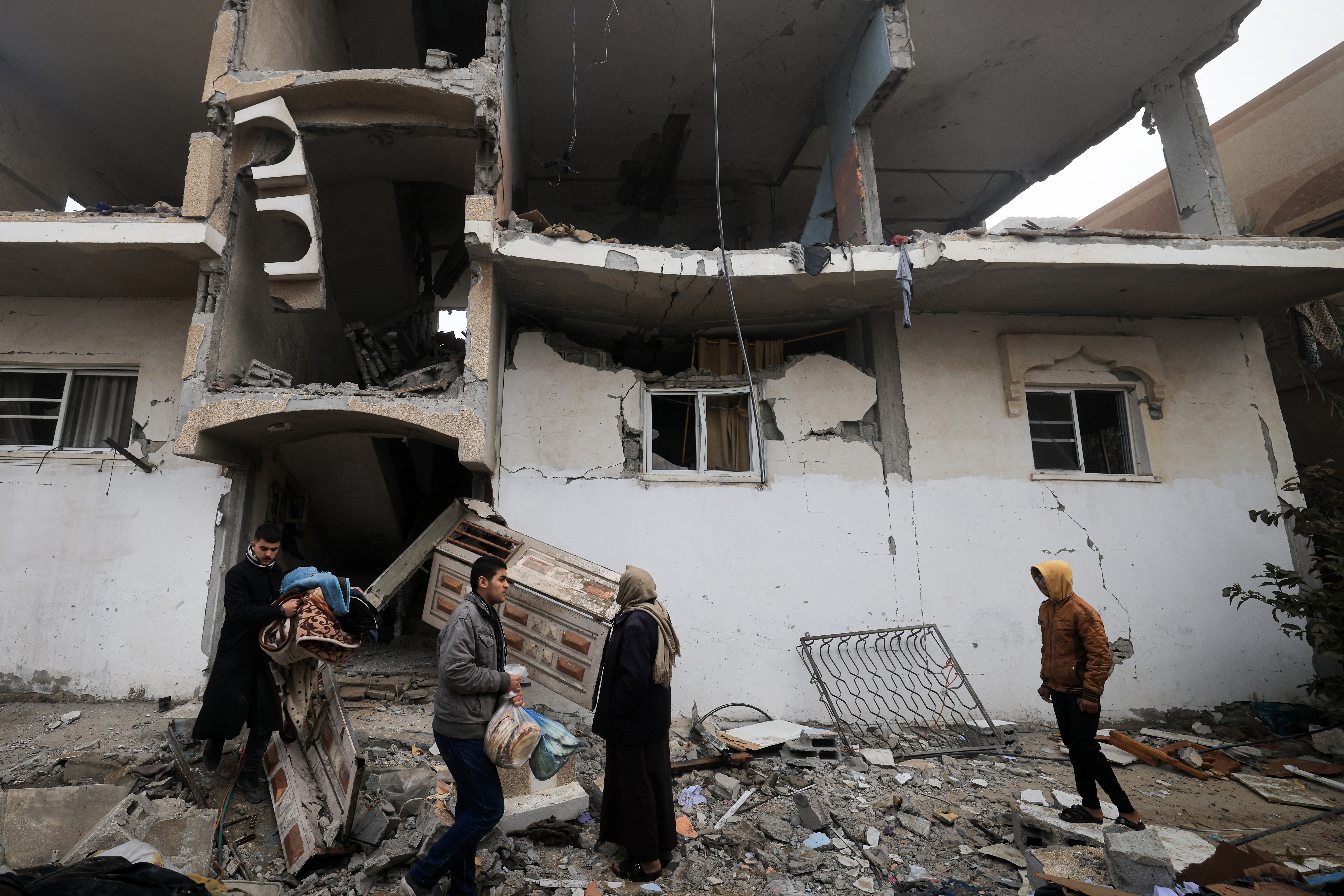 研究報告指出，即使加薩的戰鬥現在停止，由於以色列與哈瑪斯戰爭造成的公共衛生危機，未來6個月內仍然會有約8,000人可能因此死亡。(AFP)