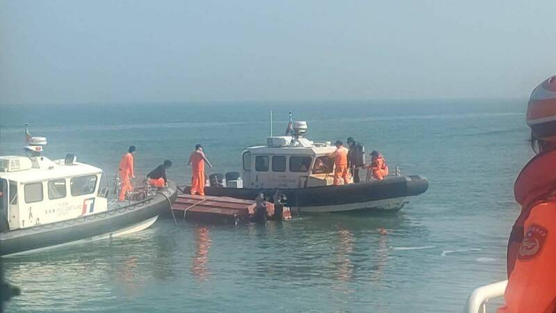 金門地檢署指出，海巡隊表示驅離及大陸船隻翻覆過程並無錄影紀錄，檢察官勘驗巡防艇時，也確實未發現其上有固定的監視錄影器材。(金門海巡隊提供)