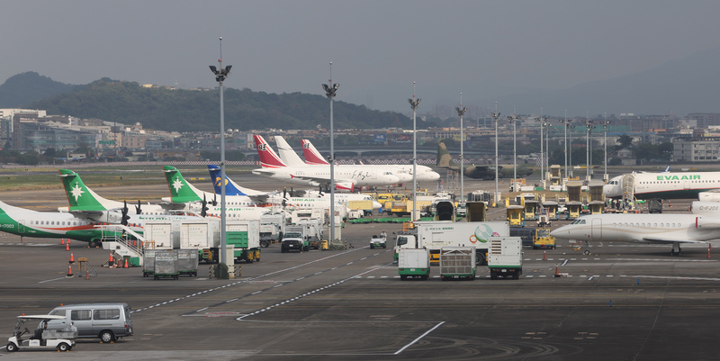 圖為台北市松山機場停機坪。(圖：中央社)
