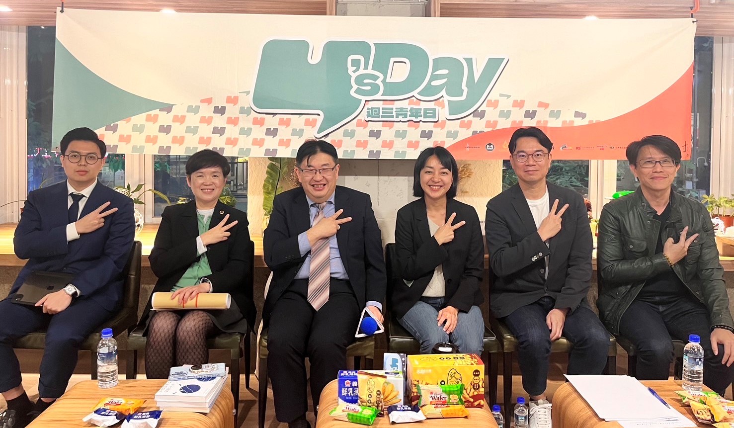 Y’s Day「週三青年日」21日探討青少年犯罪低齡化問題。圖由左至右：林哲辰、謝靜慧、胡博硯、王婉瑜、林士欽、董思齊。(台灣智庫提供)