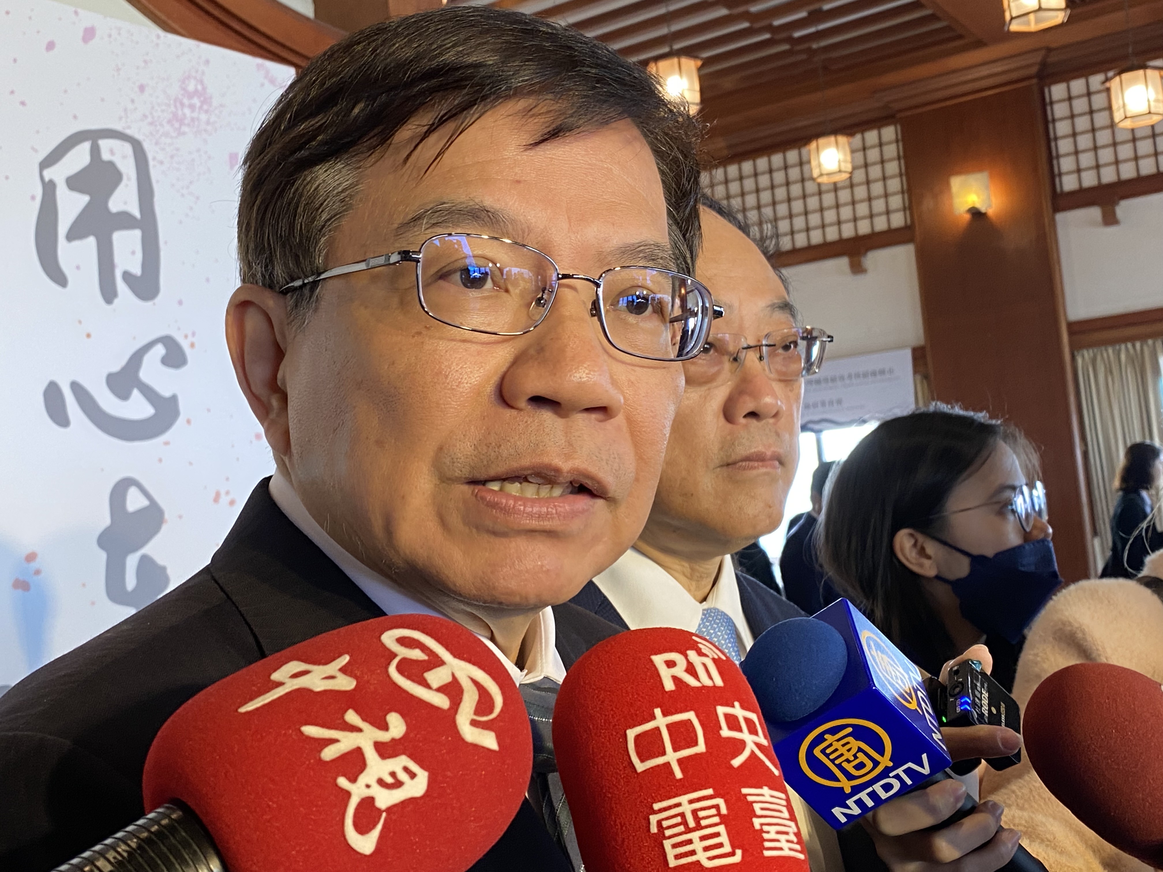 針對交通違規擬採「微罪不記點」方式處理引發爭議，交通部長王國材22日強調，是期盼在安全和民怨間取得一個平衡。(吳琍君攝)