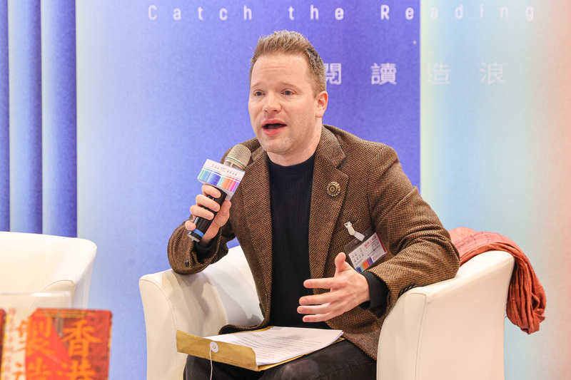 現在香港嶺南大學任教的美國歷史學家韓墨松25日在台北國際書展「夢想沙龍」演講。(圖：中央社)